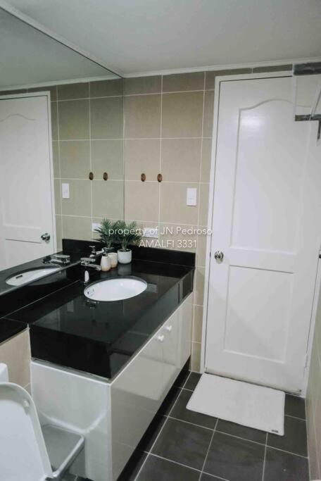 Work-Friendly Mountain-View Condo Near Sm Seaside Cebu Extérieur photo